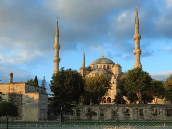 4-Day Istanbul Discovery Tour: Old City, Bosphorus Cruise & Two Continents (ISTPKG-02)