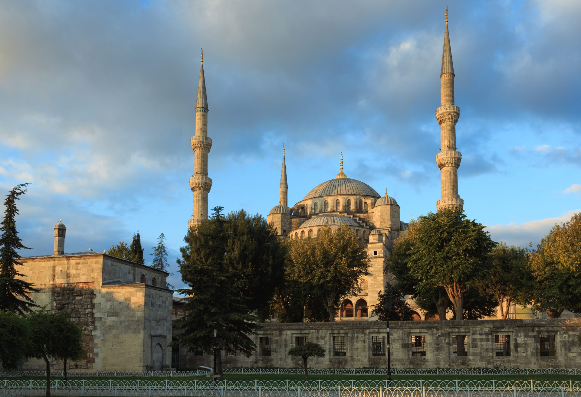 blue mosque at sunrise istanbul turkey 2021 08 26 16 25 19 utc